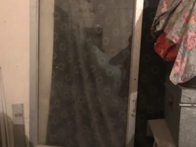Urgent sale almunium doors with mirror 1 wood door with mirror