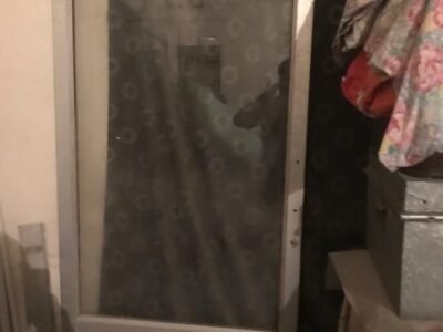 Urgent sale almunium doors with mirror 1 wood door with mirror