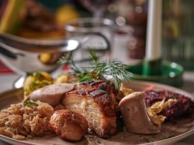 Stor restaurant med utsikt mot fjorden